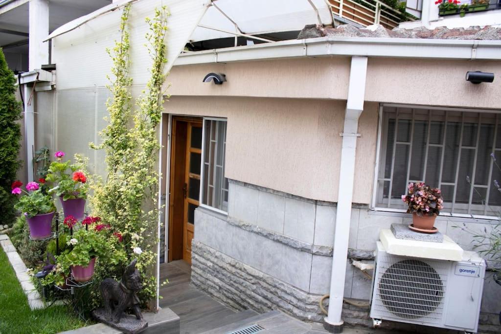 Vini Studio With Private Parking Скопье Экстерьер фото